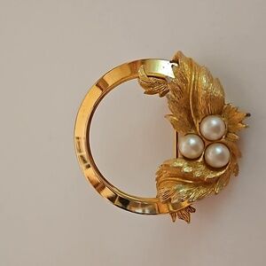 SARAH COV Faux Pearl & Goldtone Brooch
